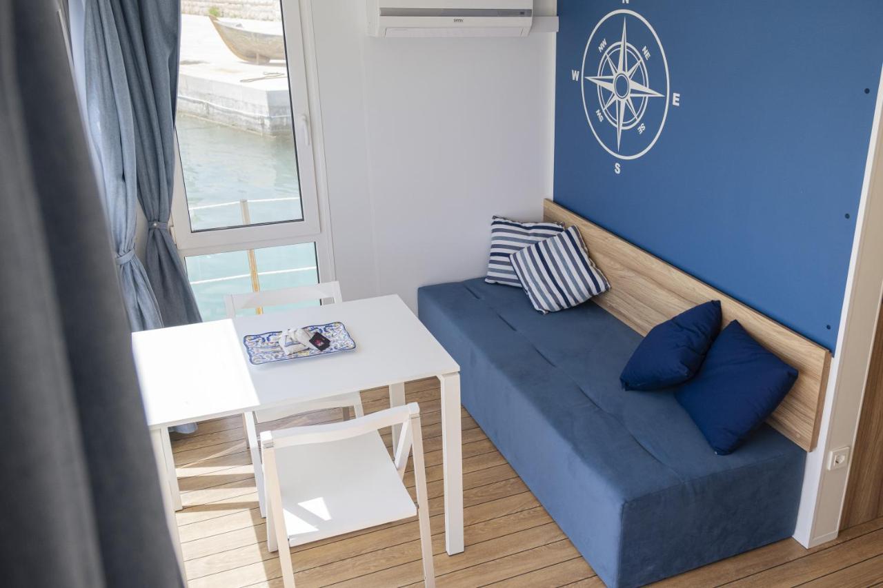 فندق Houseboat Floatart Experience بيشيلي المظهر الخارجي الصورة