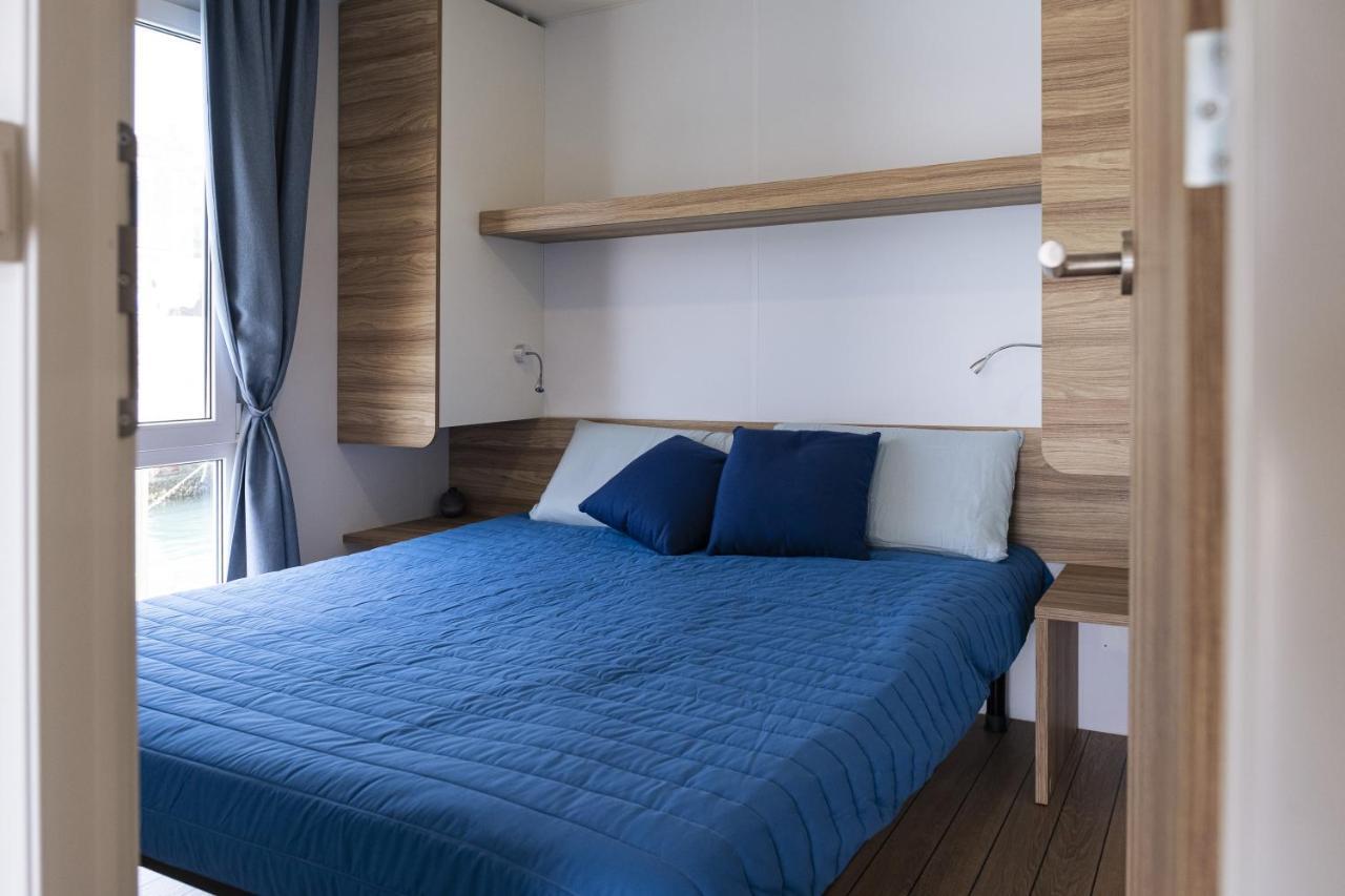 فندق Houseboat Floatart Experience بيشيلي المظهر الخارجي الصورة